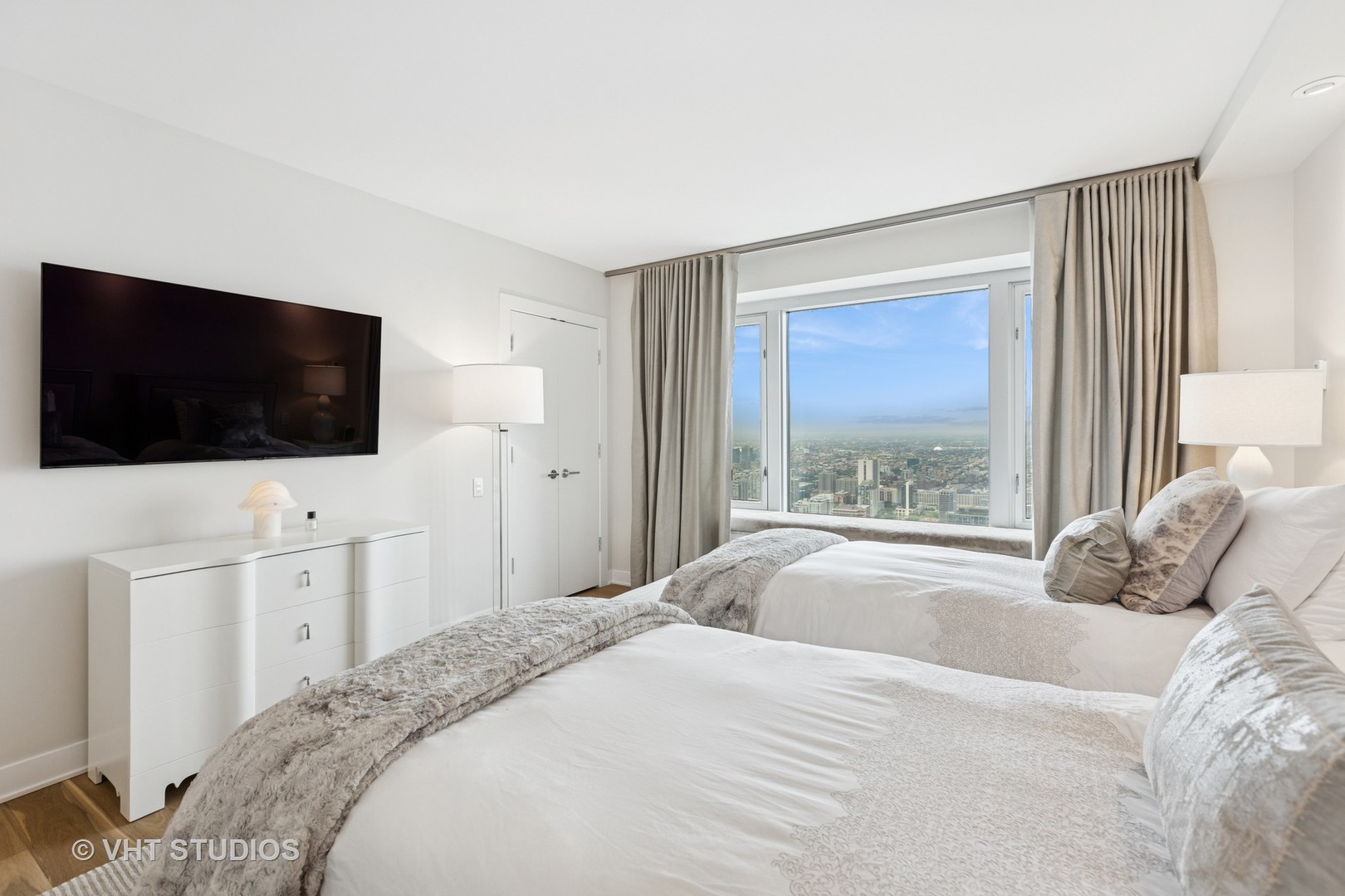 132 E DELAWARE Place Unit: 5101