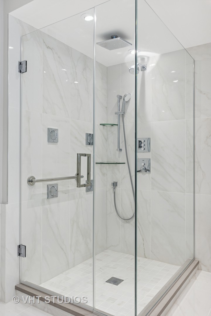 132 E DELAWARE Place Unit: 5101