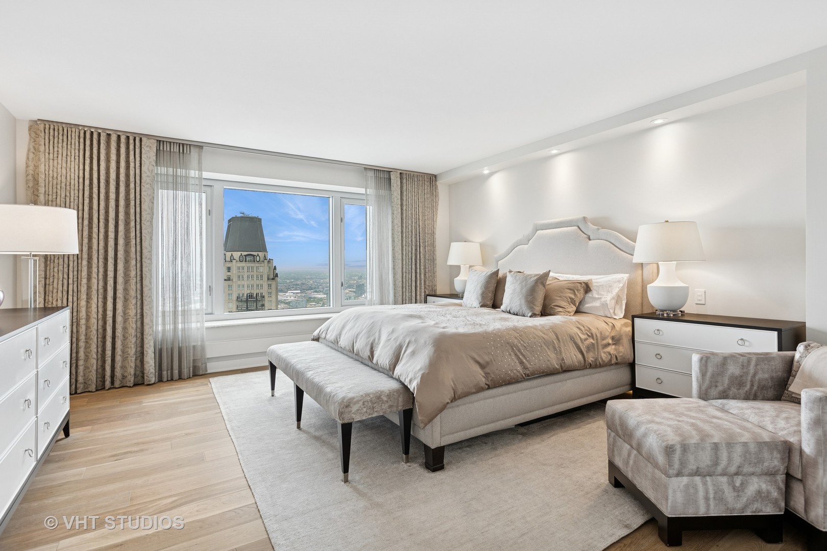 132 E DELAWARE Place Unit: 5101