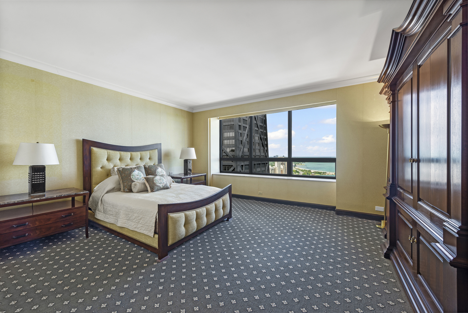 180 E Pearson Street Unit: 3904