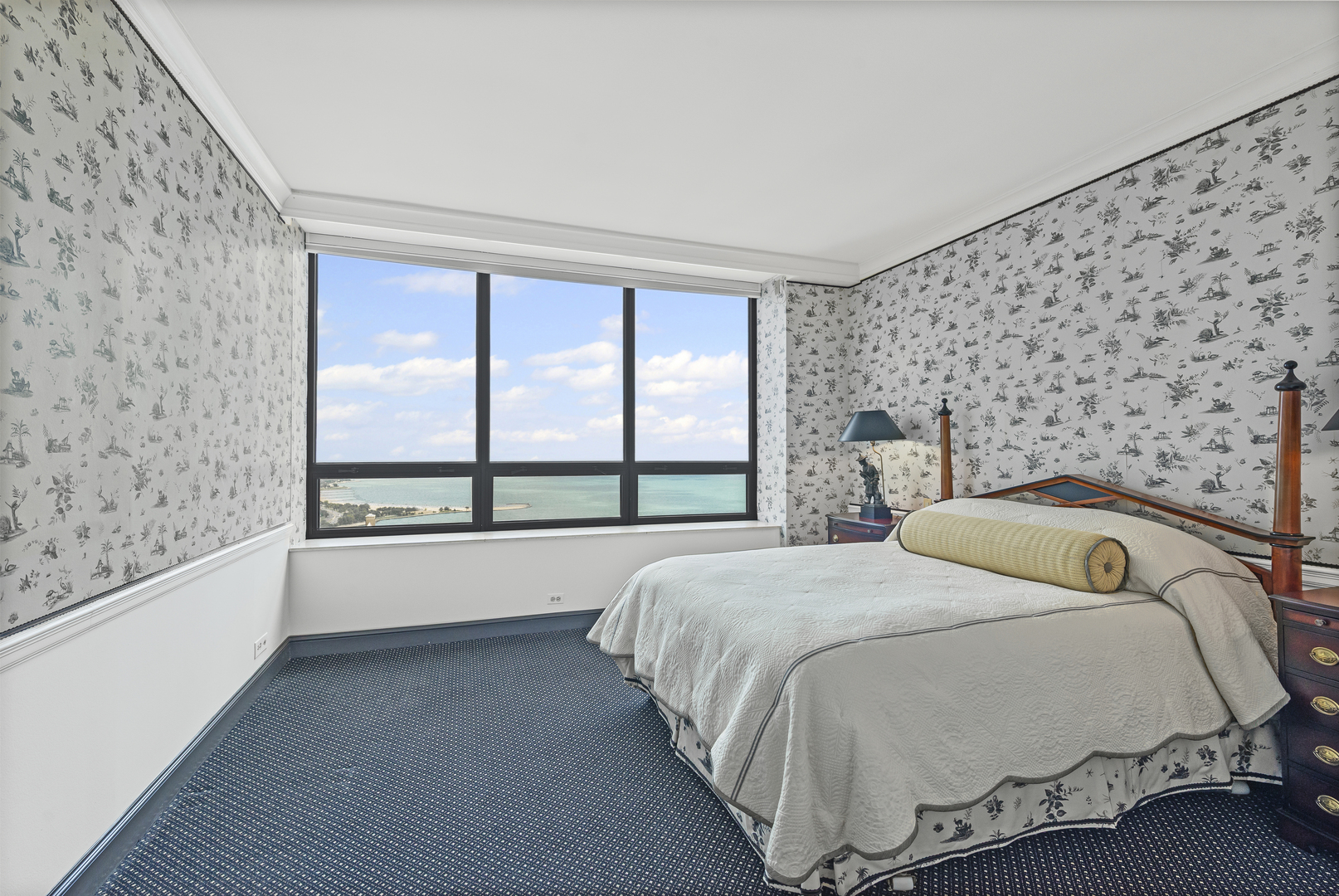 180 E Pearson Street Unit: 3904