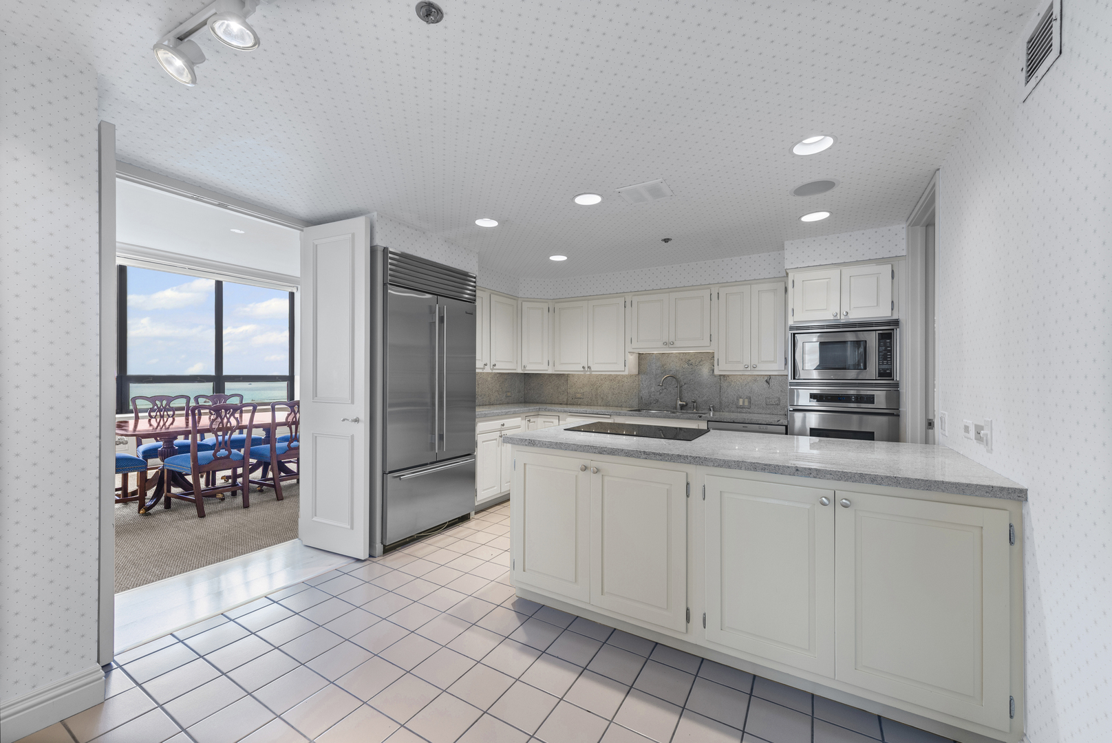 180 E Pearson Street Unit: 3904