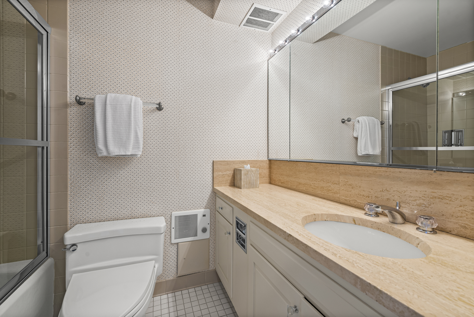 180 E Pearson Street Unit: 3904
