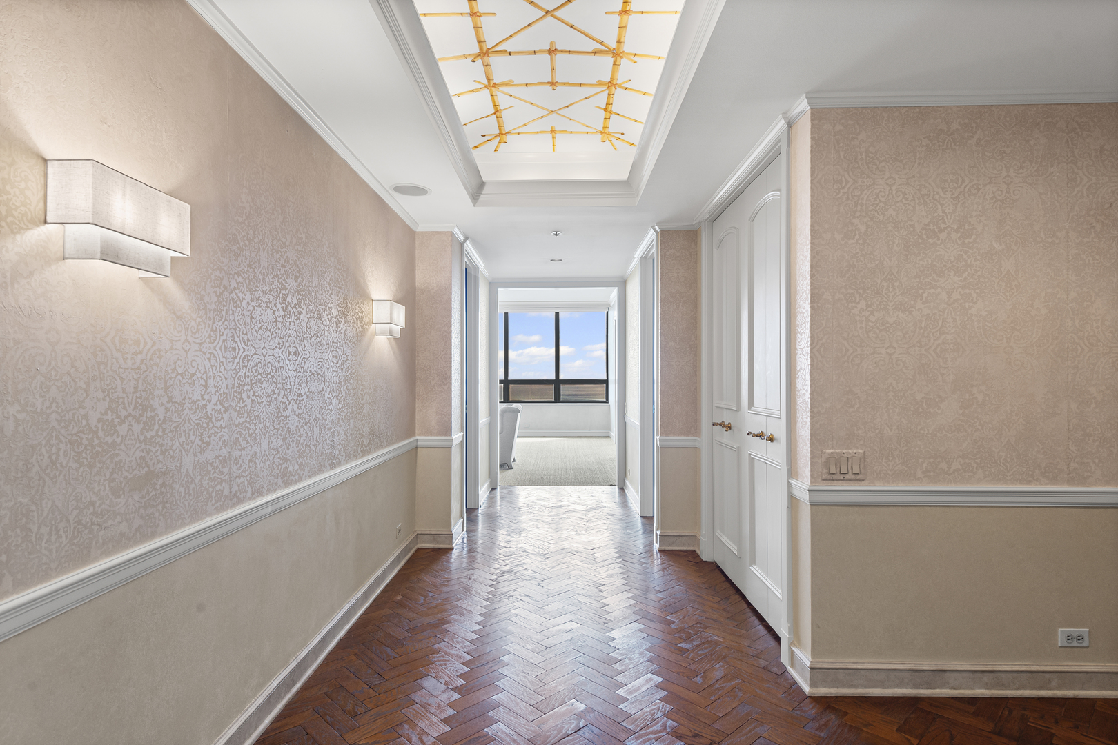 180 E Pearson Street Unit: 3904
