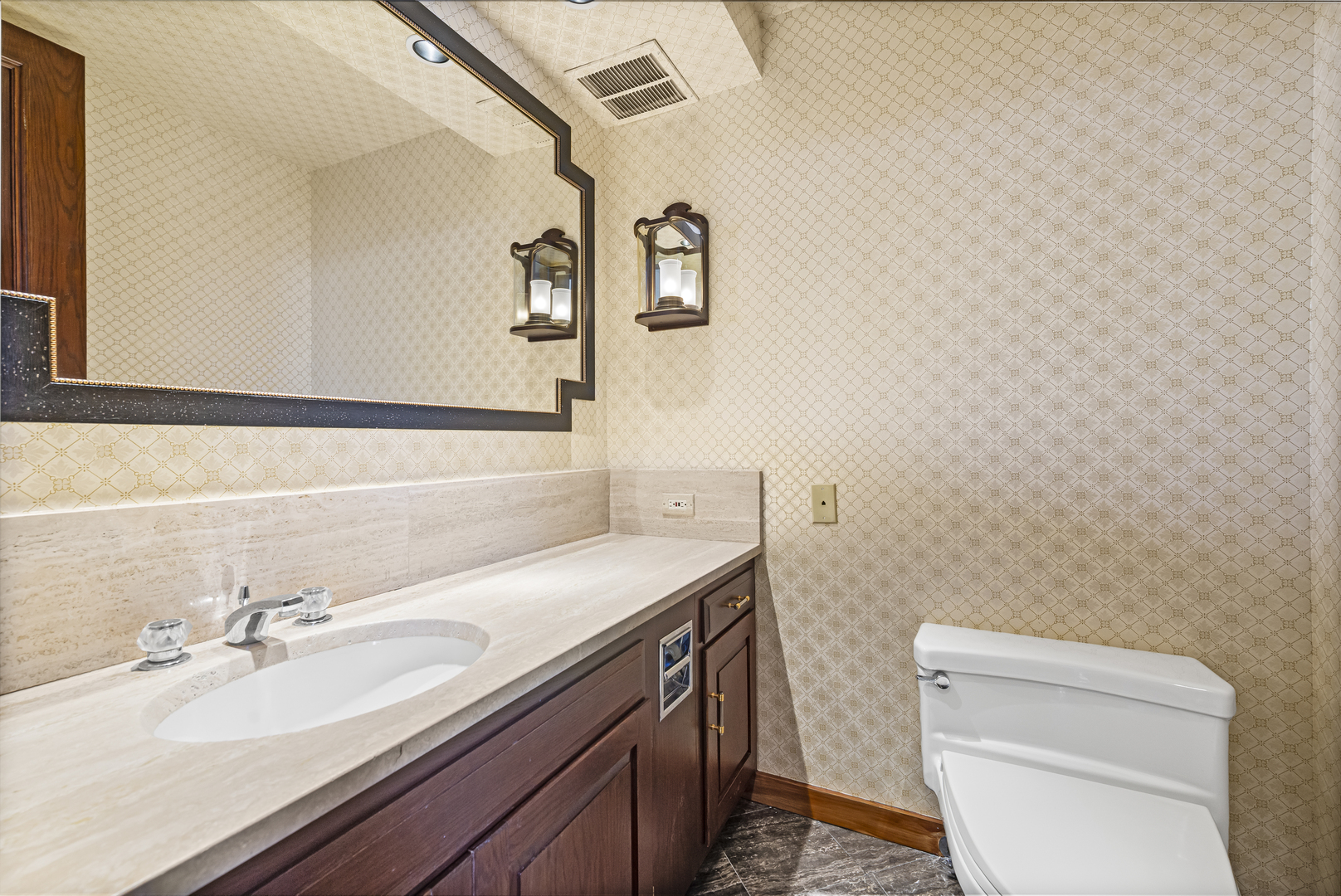 180 E Pearson Street Unit: 3904