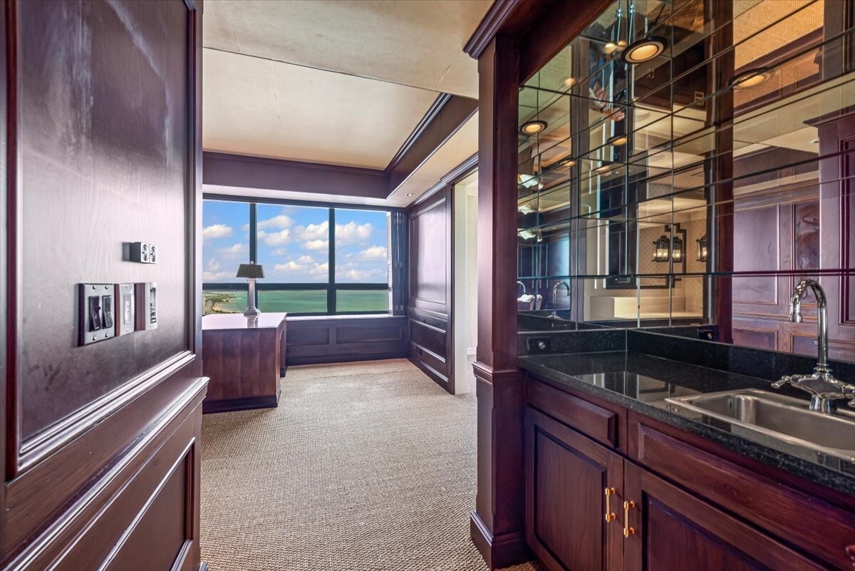 180 E Pearson Street Unit: 3904