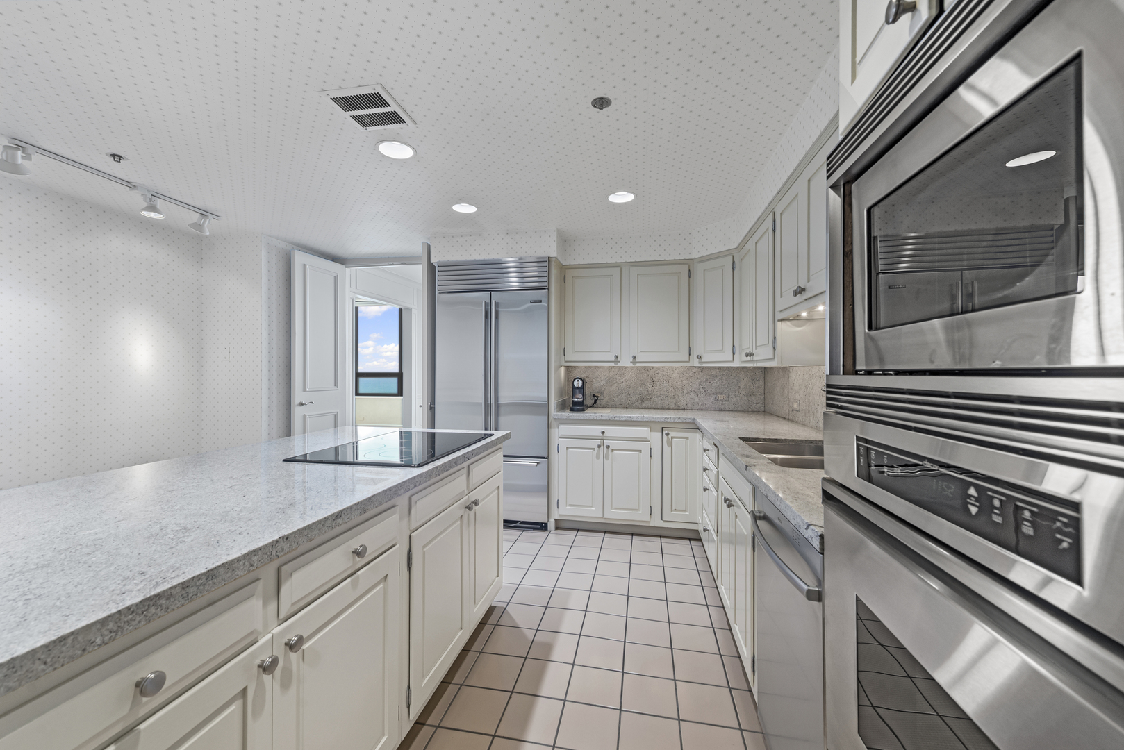180 E Pearson Street Unit: 3904