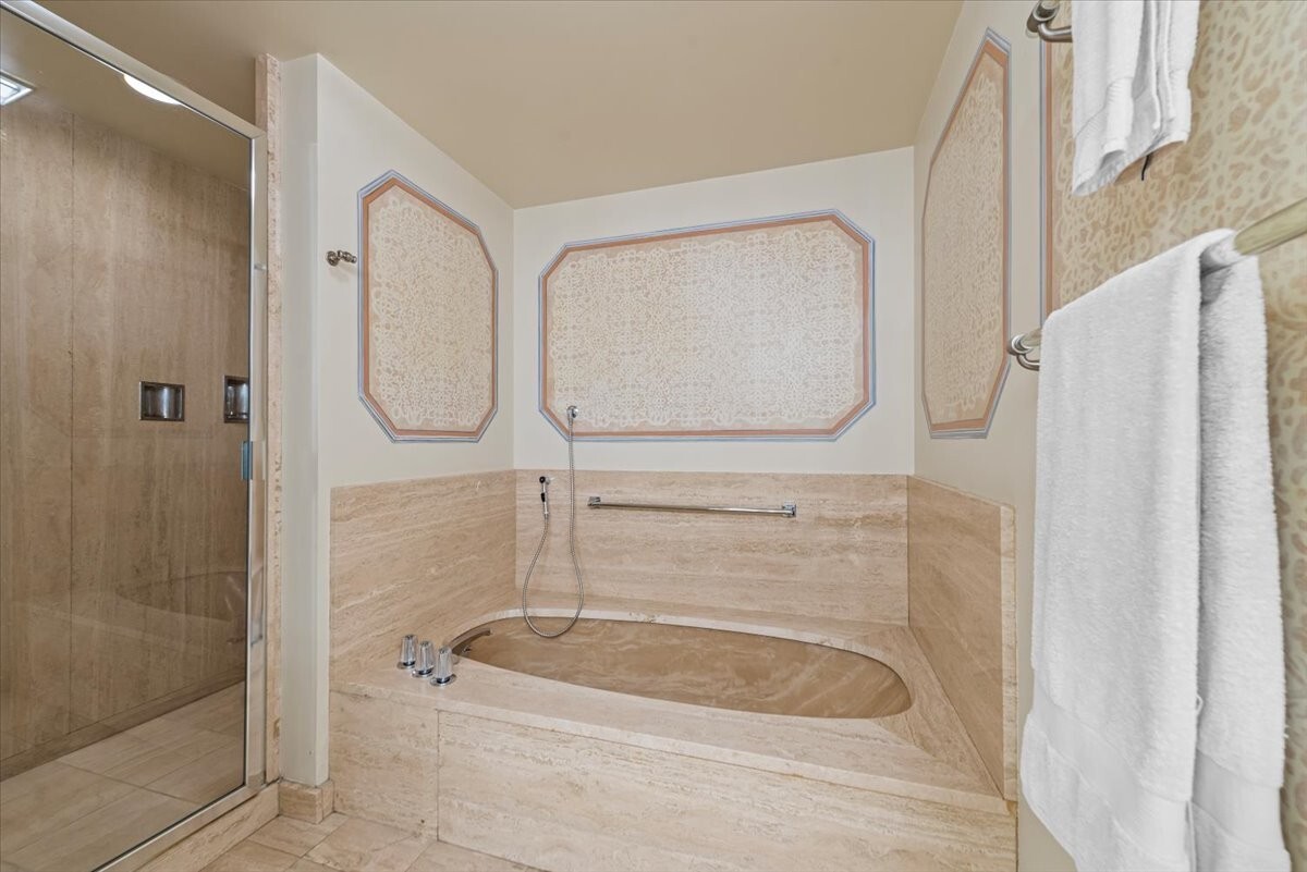 180 E Pearson Street Unit: 3904