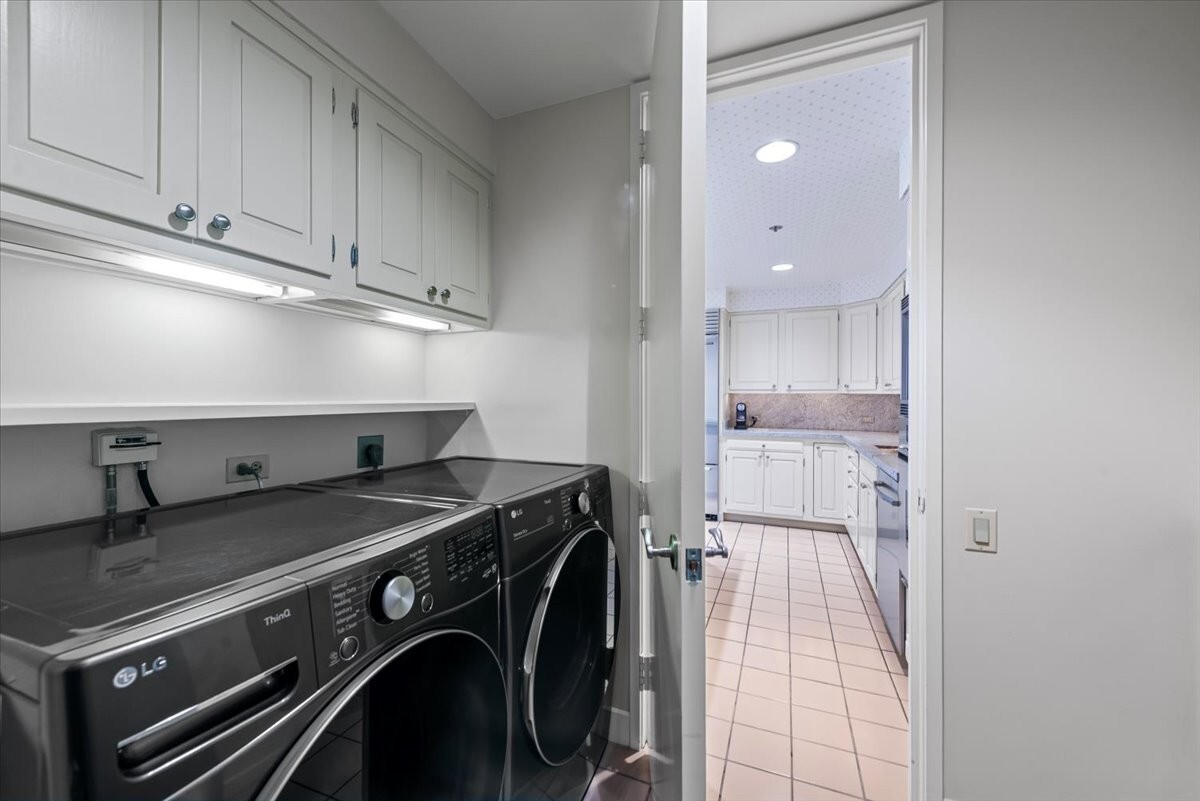 180 E Pearson Street Unit: 3904