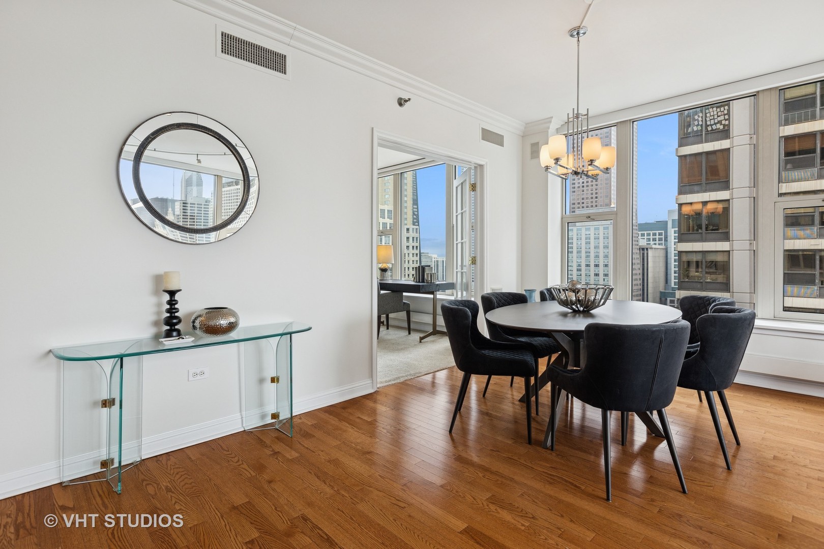 25 E SUPERIOR Street Unit: 3004
