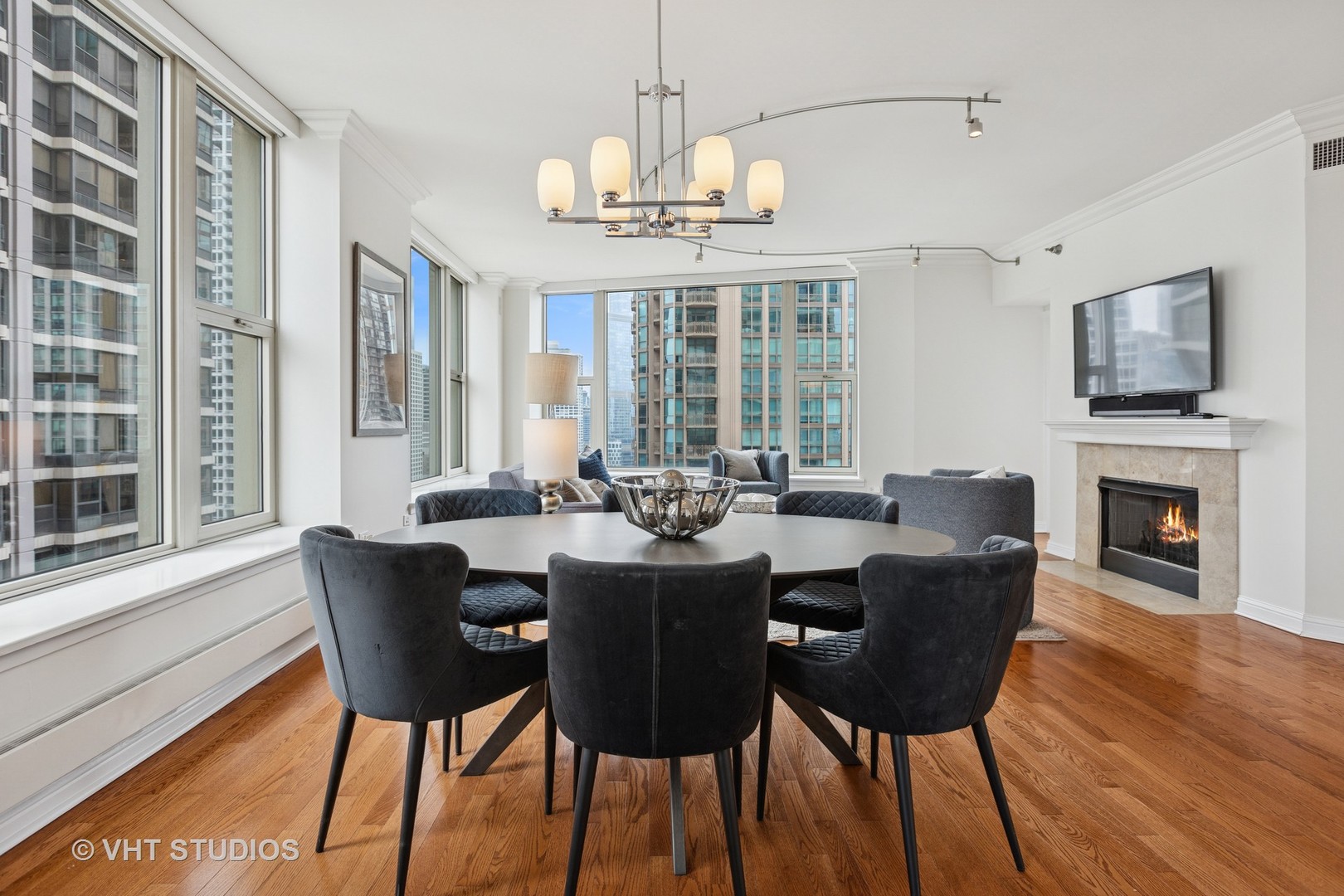 25 E SUPERIOR Street Unit: 3004