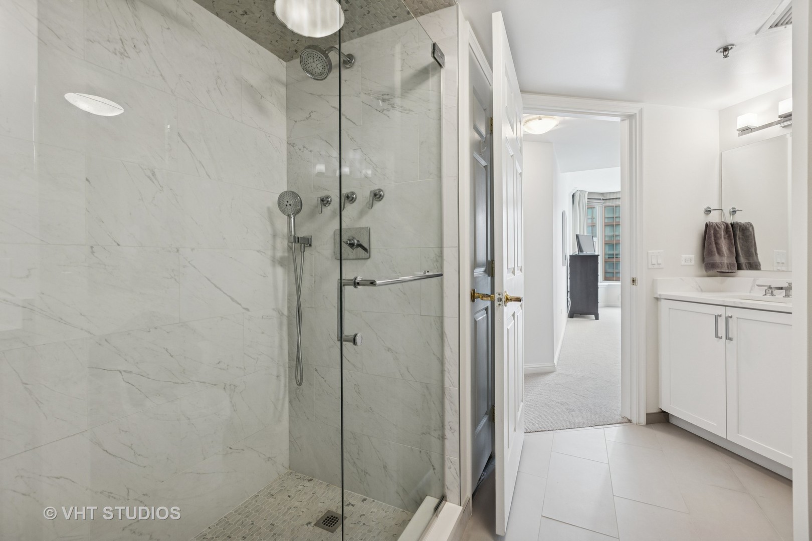 25 E SUPERIOR Street Unit: 3004