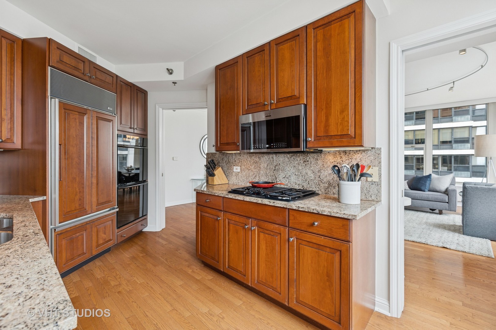 25 E SUPERIOR Street Unit: 3004