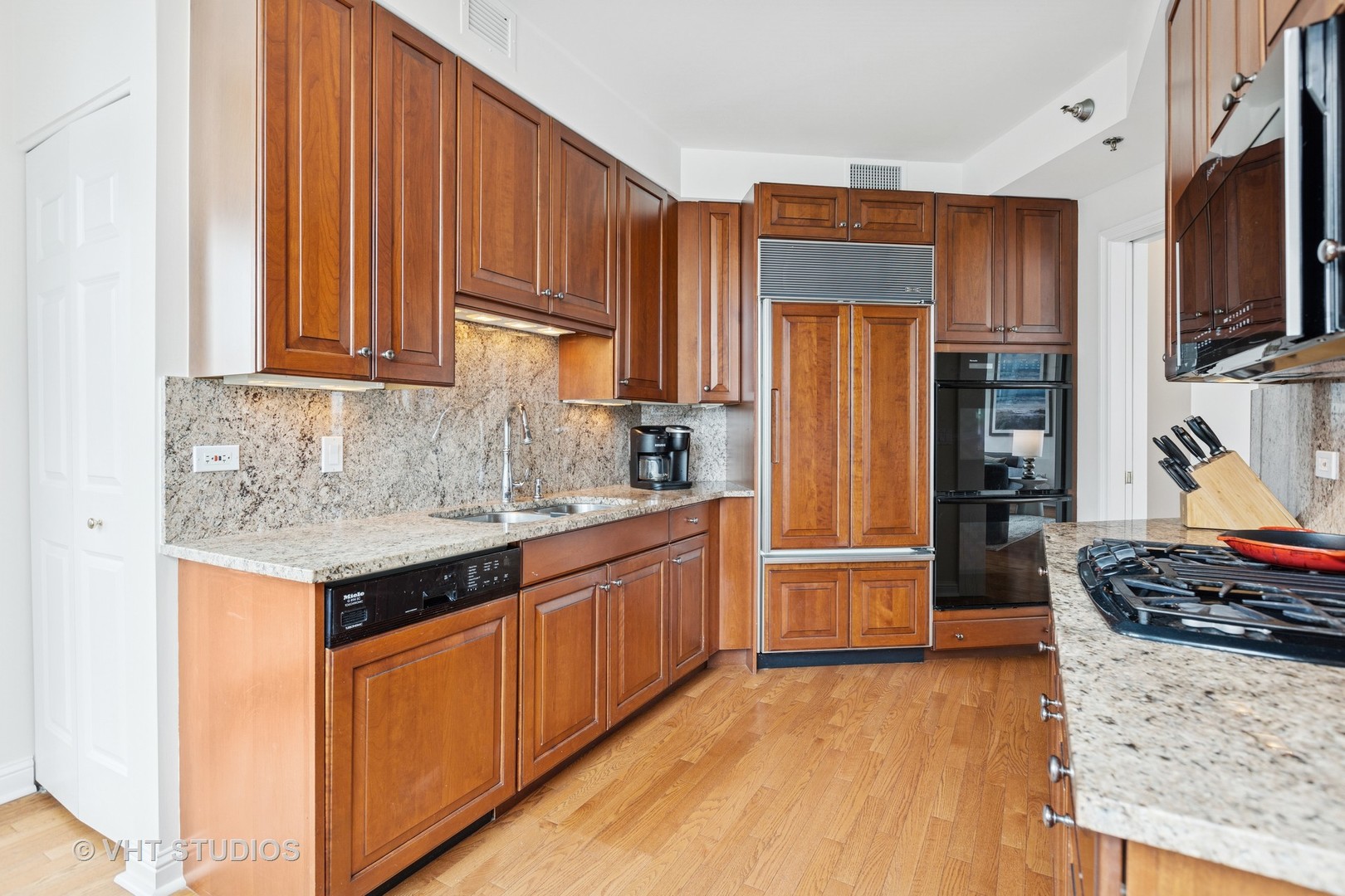 25 E SUPERIOR Street Unit: 3004