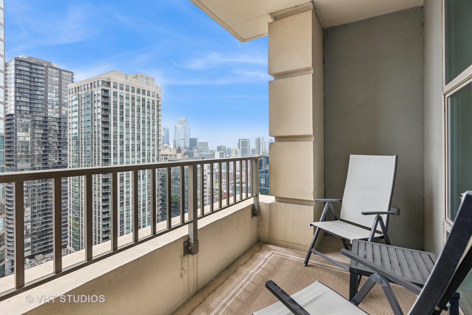 25 E SUPERIOR Street Unit: 3004