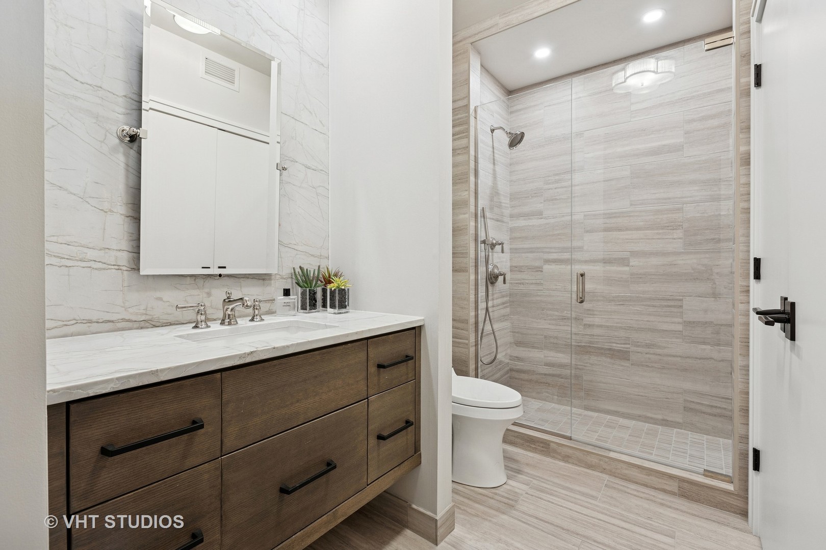 25 E Superior Street Unit: 2403