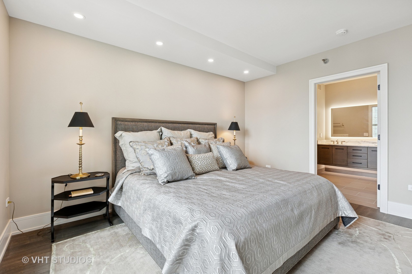 25 E Superior Street Unit: 2403
