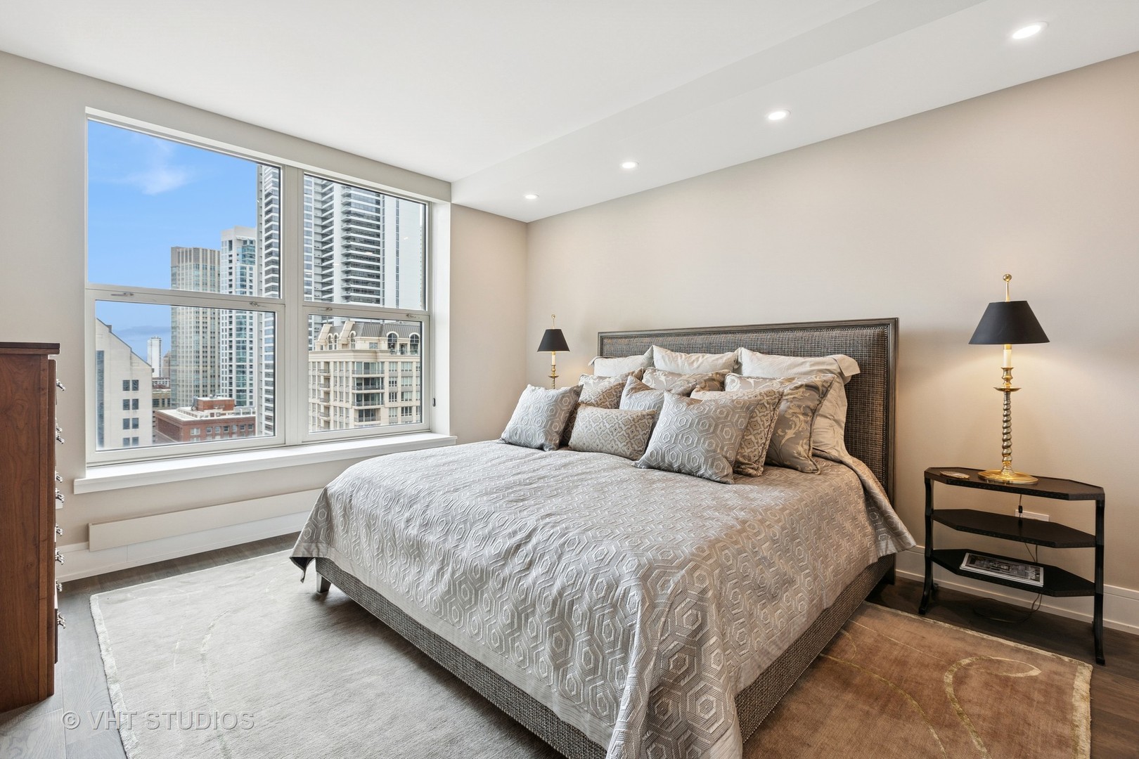 25 E Superior Street Unit: 2403