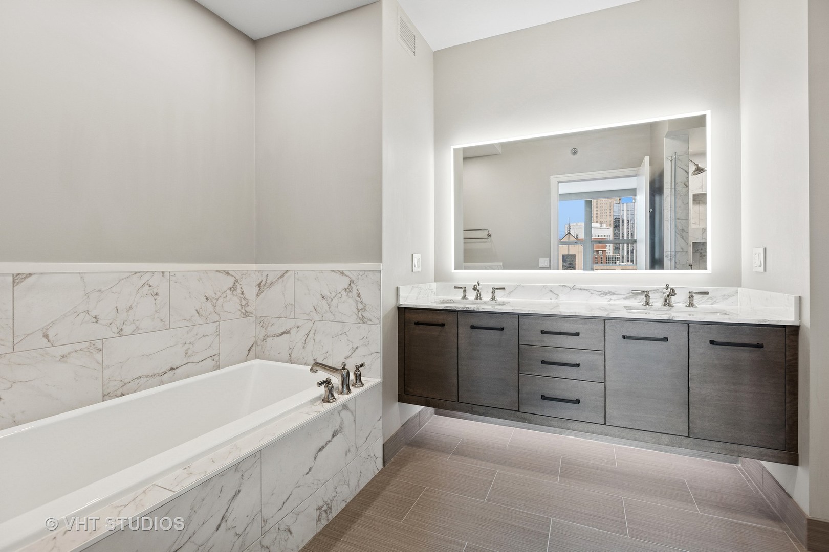 25 E Superior Street Unit: 2403