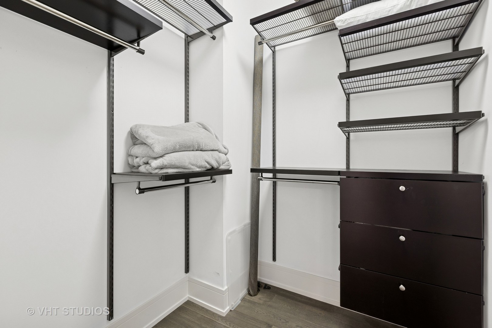 25 E Superior Street Unit: 2403