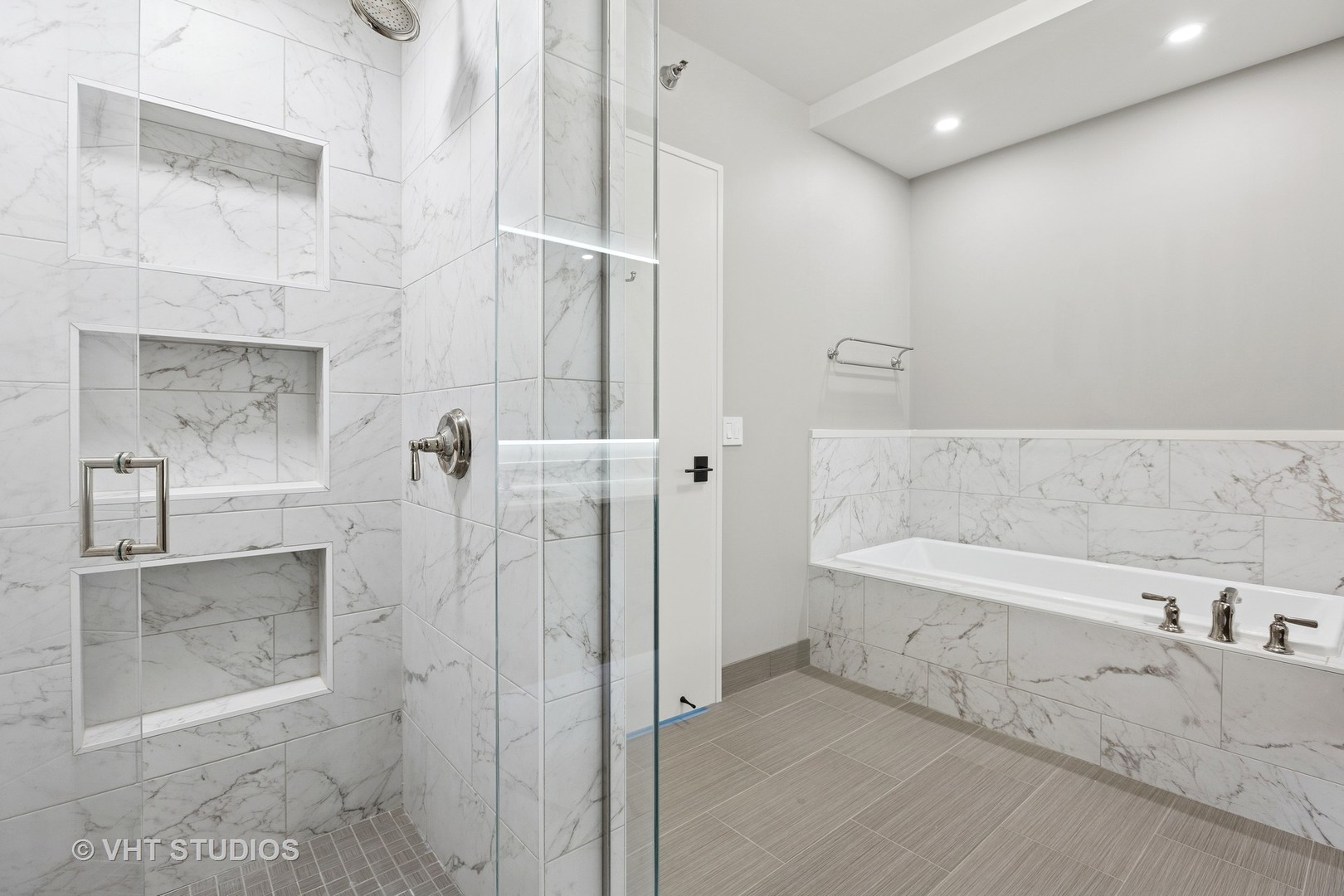 25 E Superior Street Unit: 2403