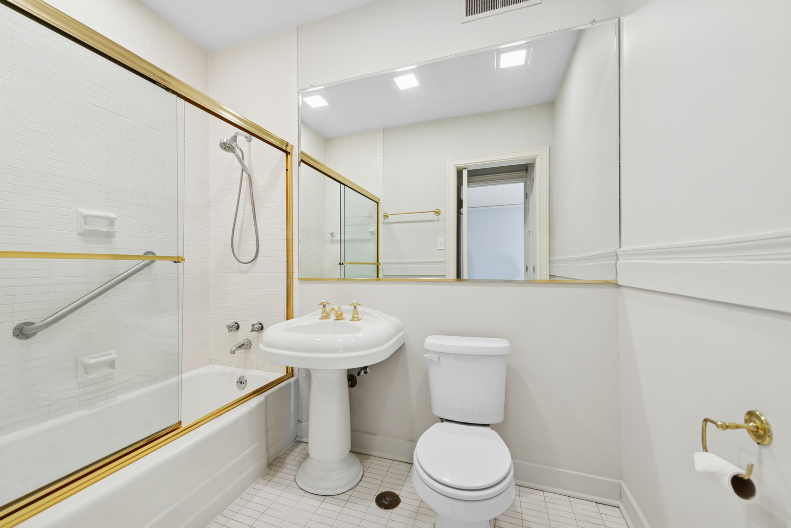 20 E Cedar Street Unit: 8A