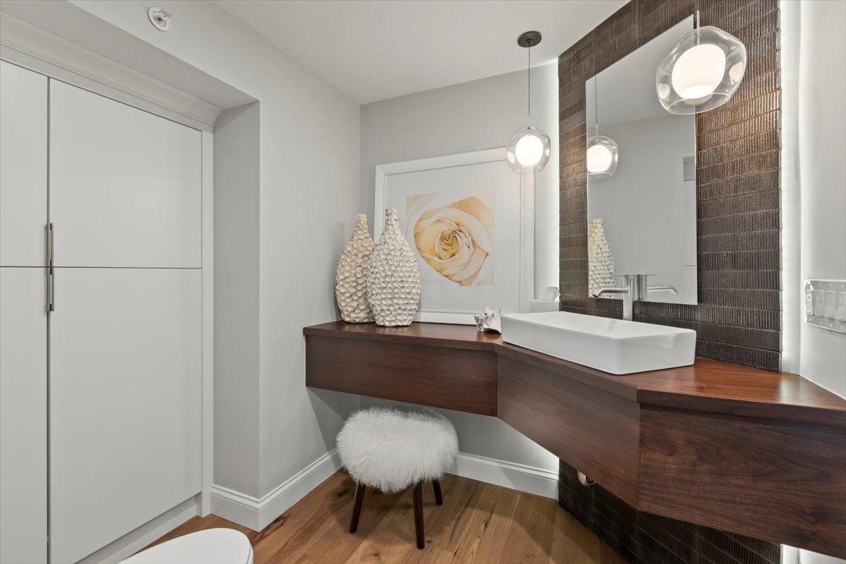 25 E Superior Street Unit: 3402