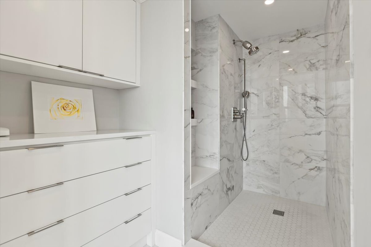 25 E Superior Street Unit: 3402