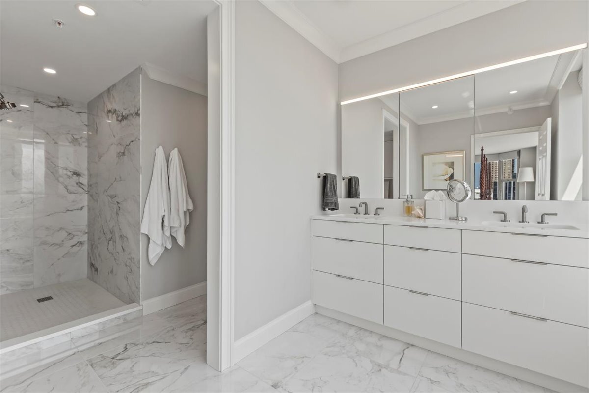 25 E Superior Street Unit: 3402