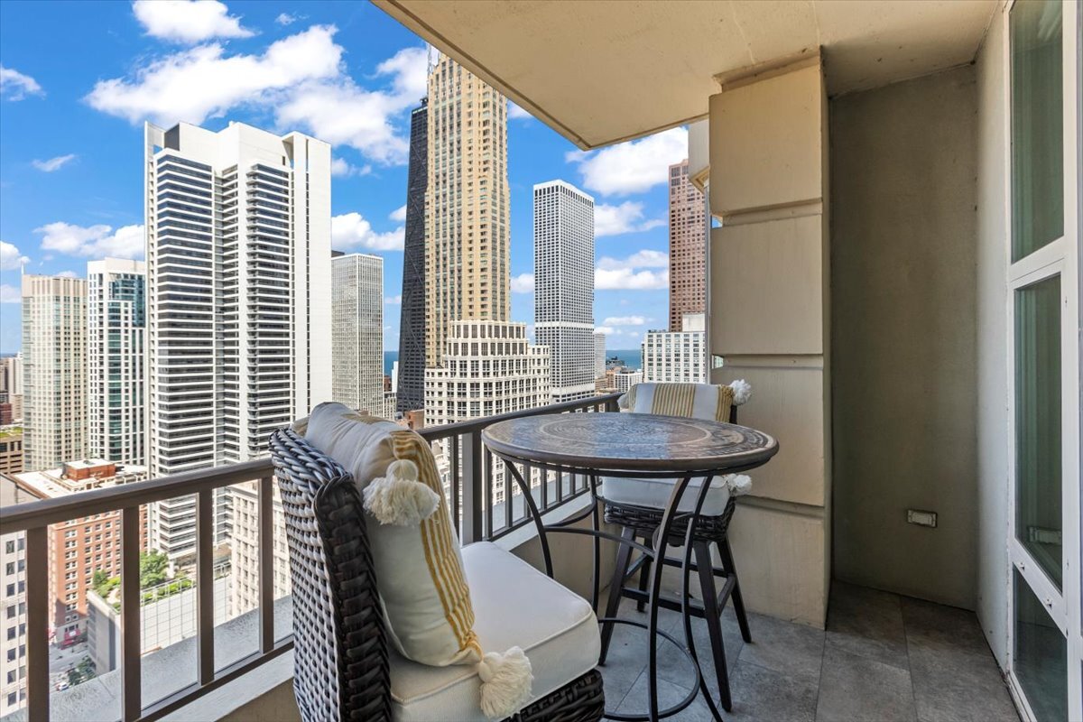 25 E Superior Street Unit: 3402