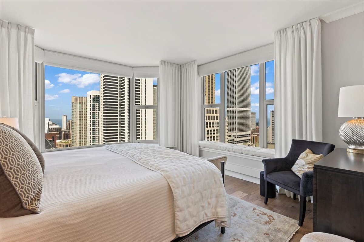 25 E Superior Street Unit: 3402