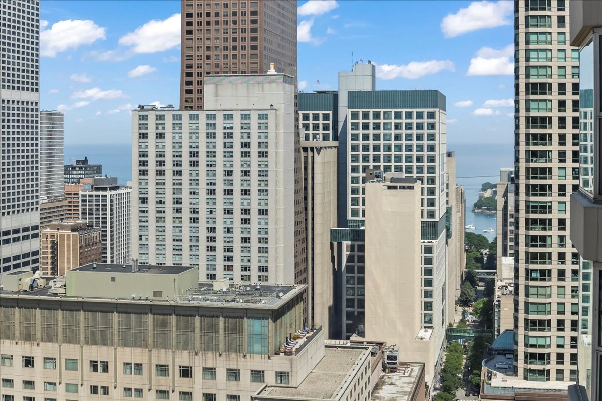 25 E Superior Street Unit: 3402