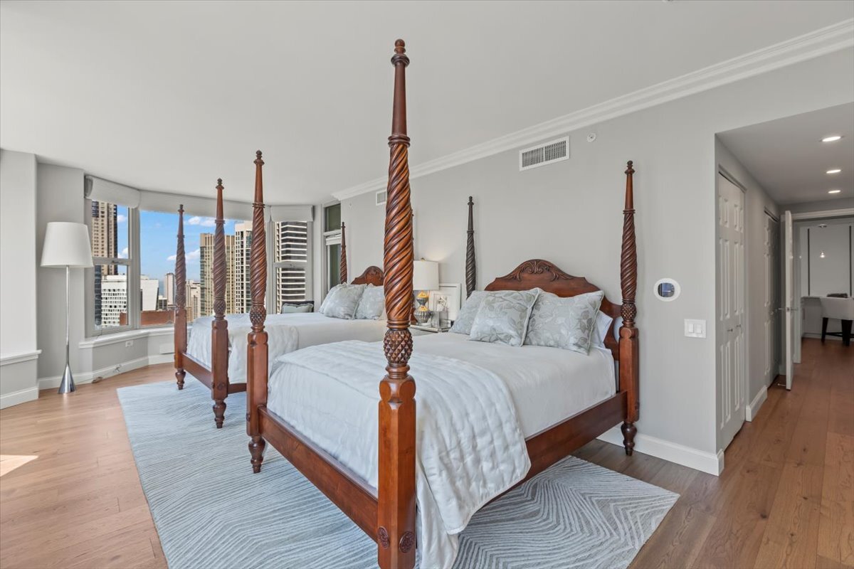 25 E Superior Street Unit: 3402