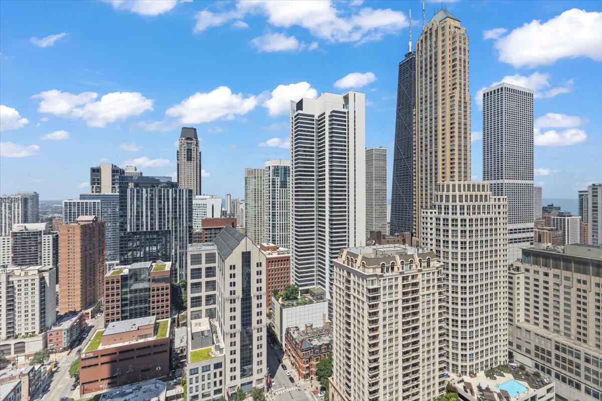 25 E Superior Street Unit: 3402