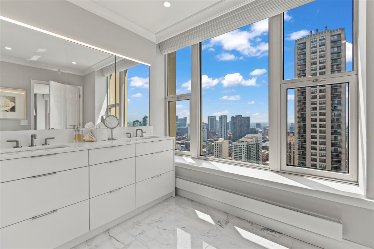 25 E Superior Street Unit: 3402