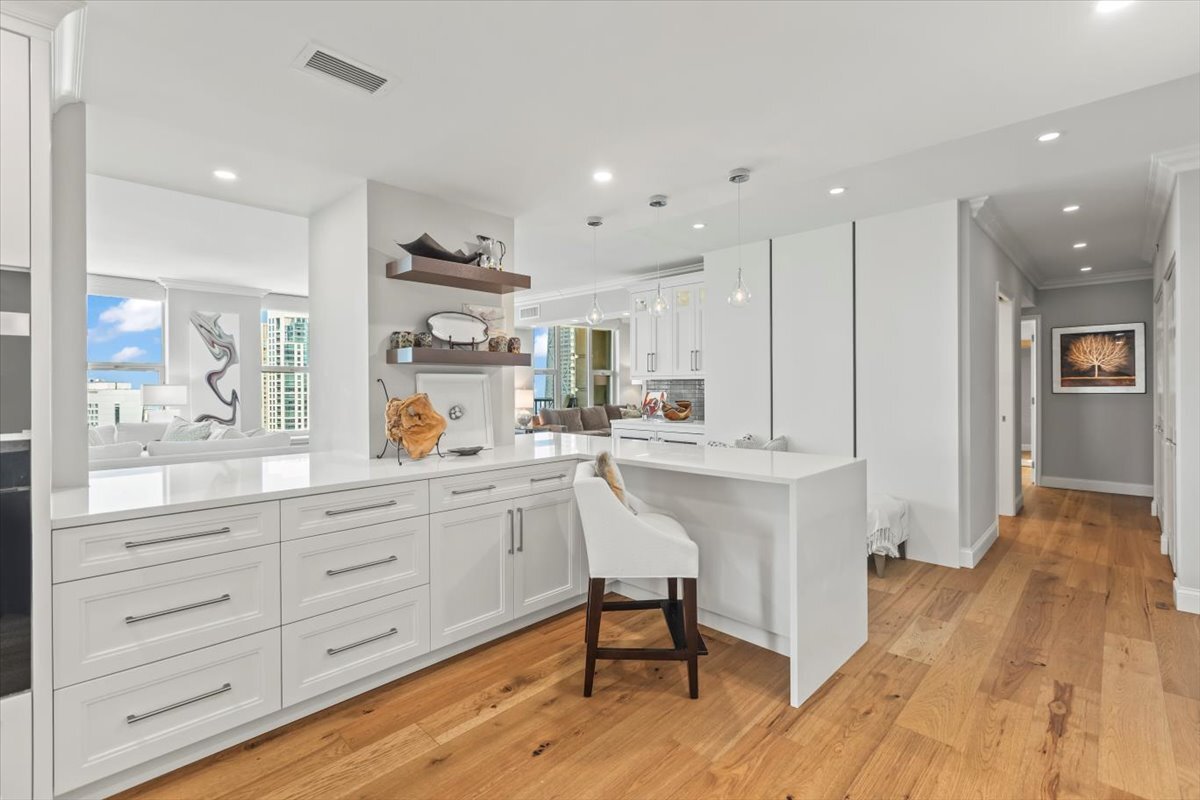 25 E Superior Street Unit: 3402