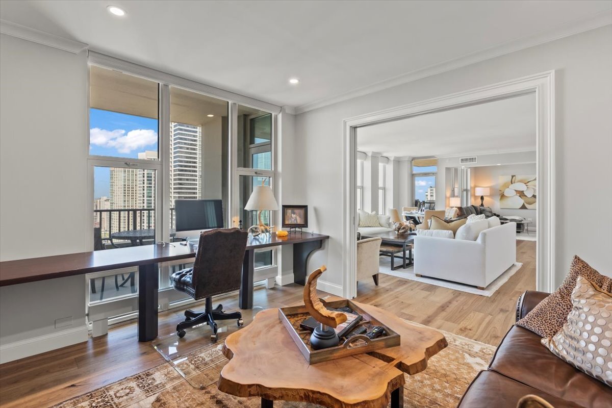 25 E Superior Street Unit: 3402