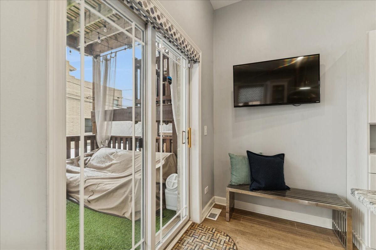 1901 W Armitage Avenue Unit: 1E