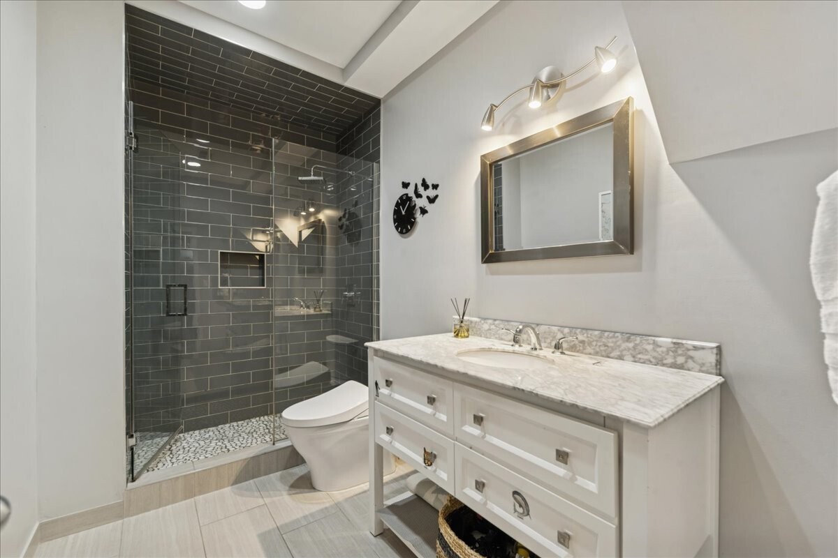 1901 W Armitage Avenue Unit: 1E