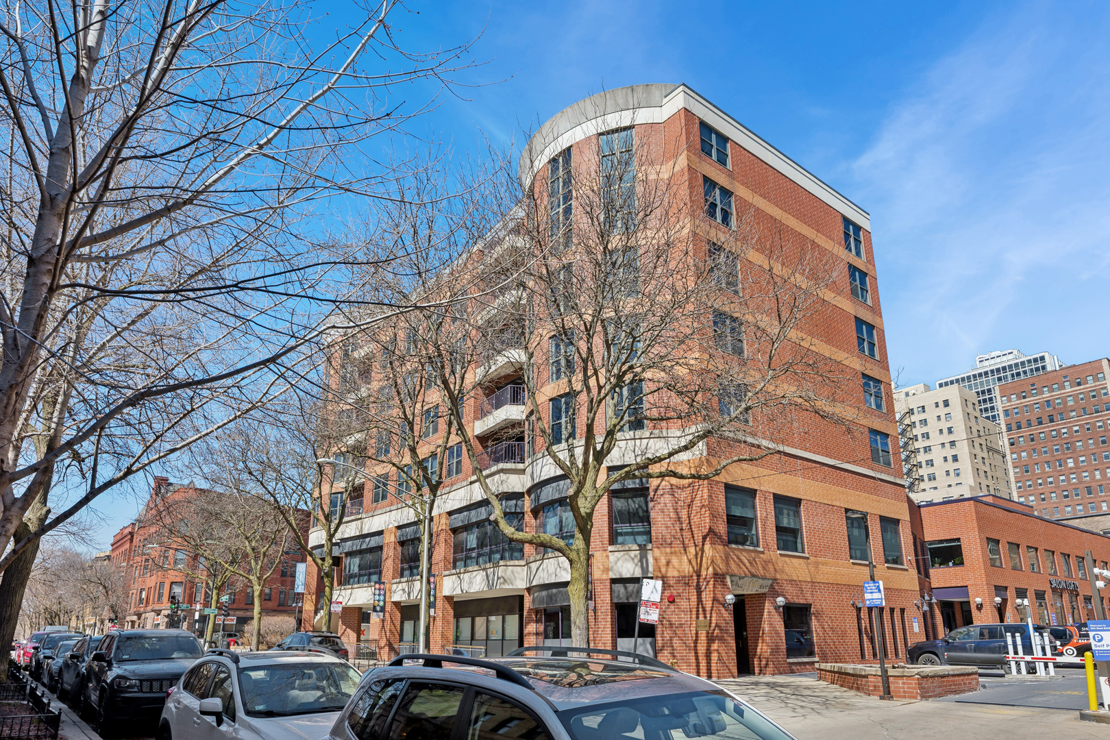 350 W BELDEN Avenue Unit: 403