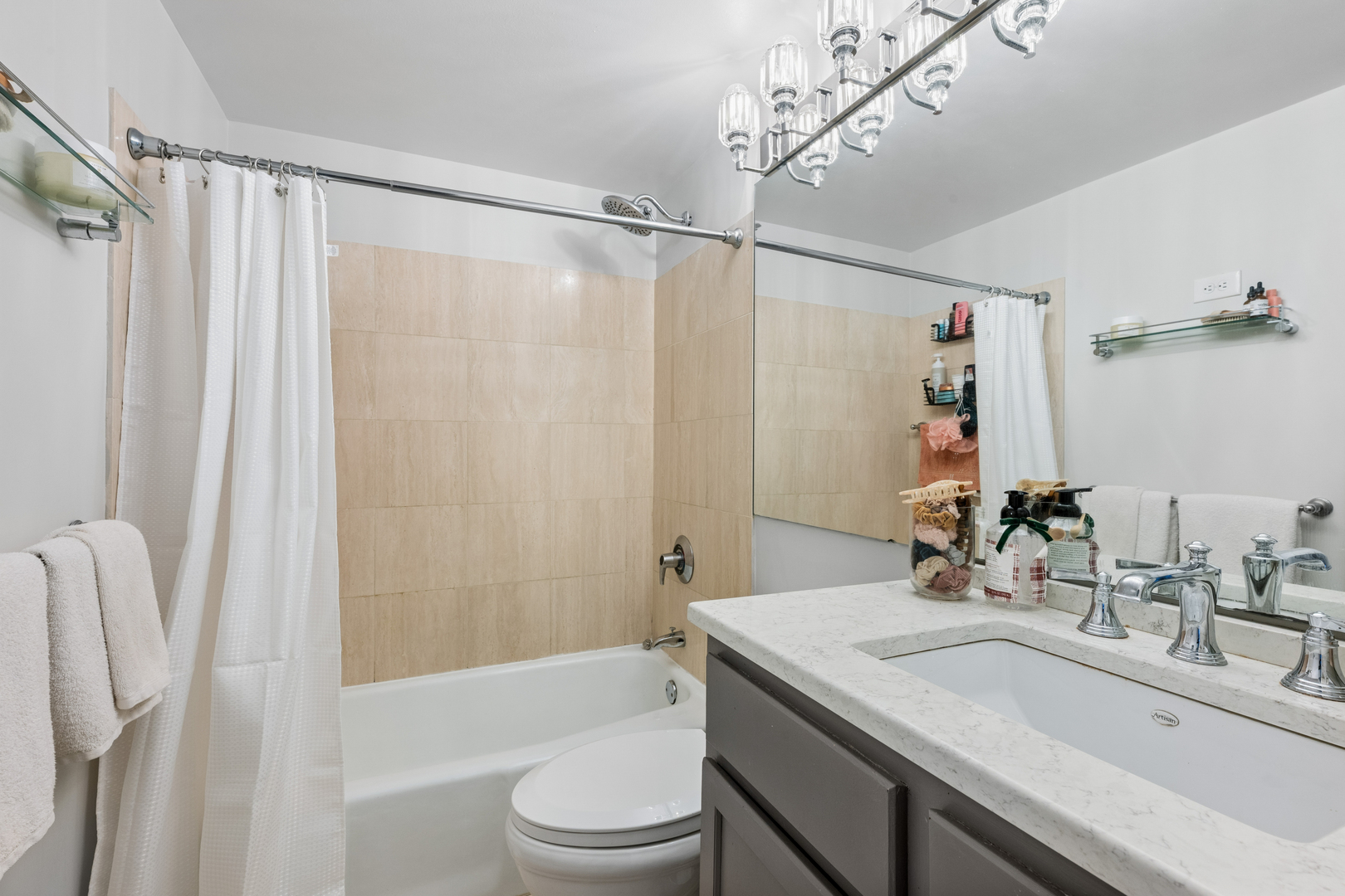 350 W BELDEN Avenue Unit: 403