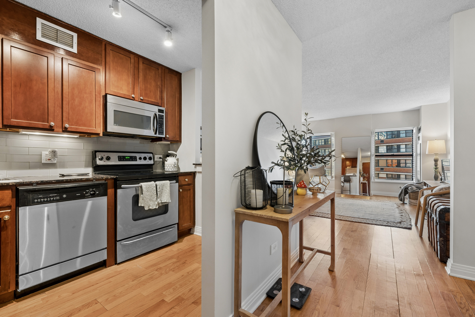 350 W BELDEN Avenue Unit: 403