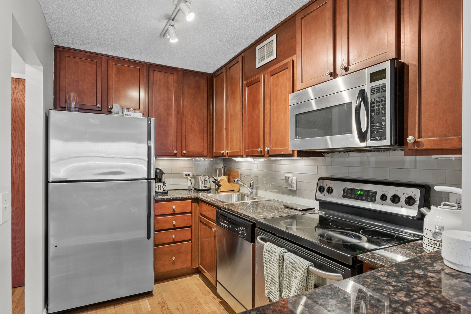 350 W BELDEN Avenue Unit: 403