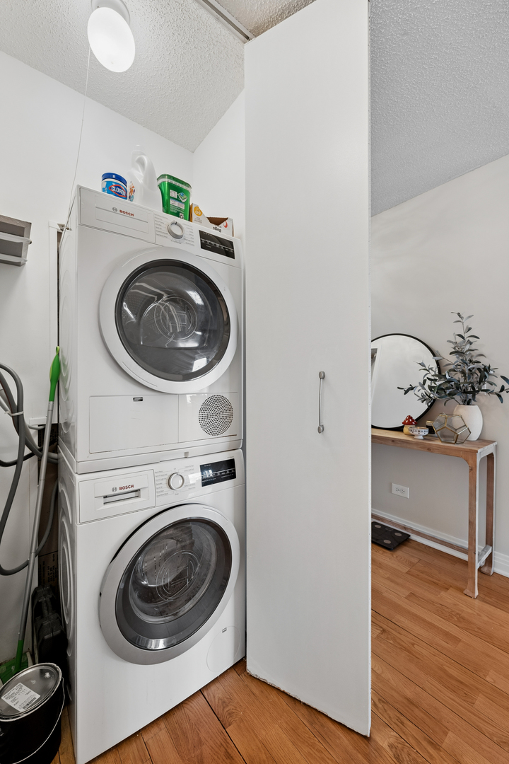 350 W BELDEN Avenue Unit: 403