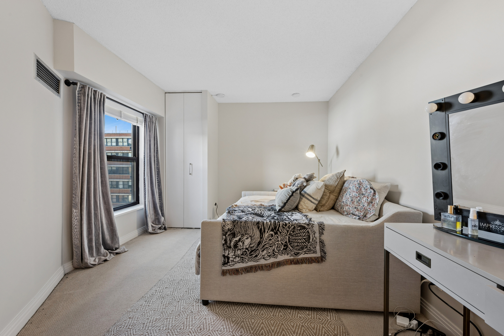 350 W BELDEN Avenue Unit: 403