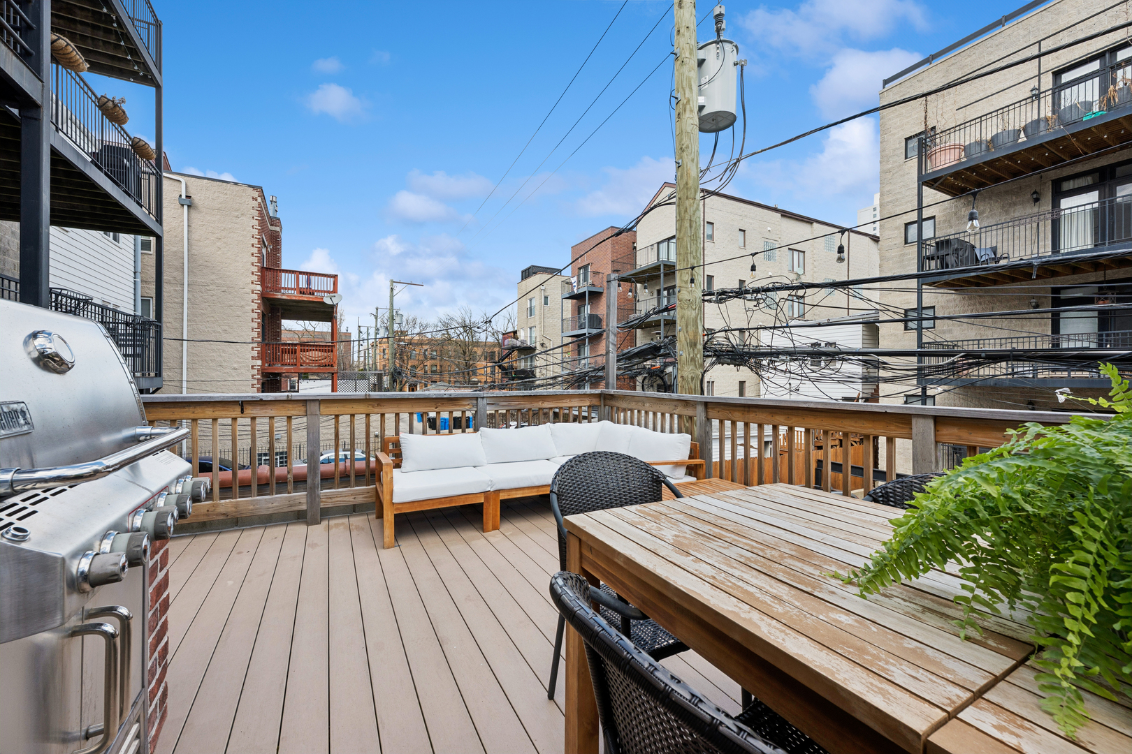 3745 N WILTON Avenue Unit: 2