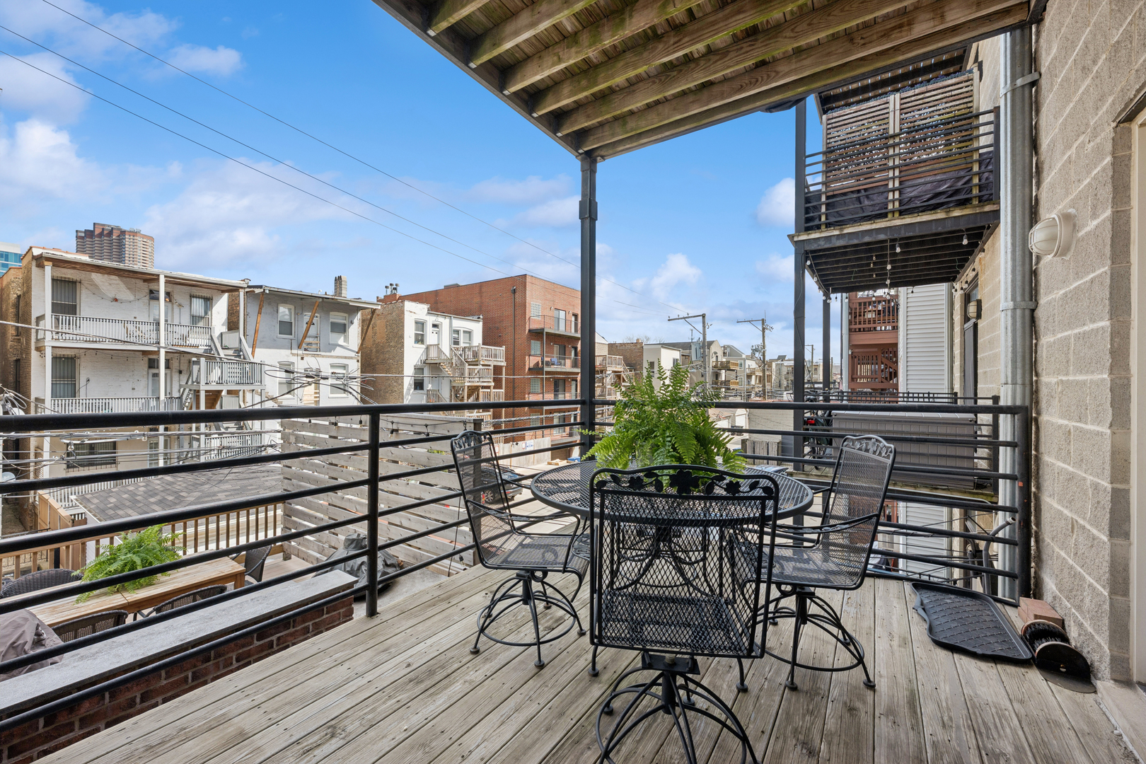 3745 N WILTON Avenue Unit: 2