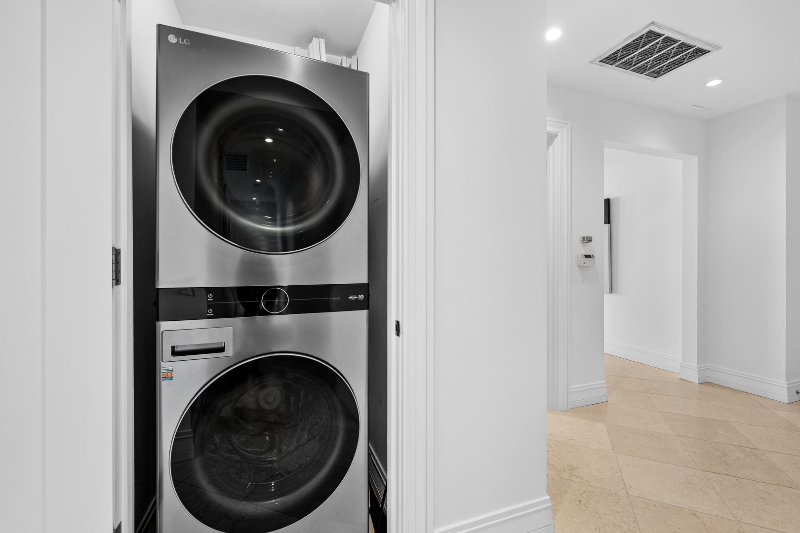 800 N MICHIGAN Avenue Unit: 3203