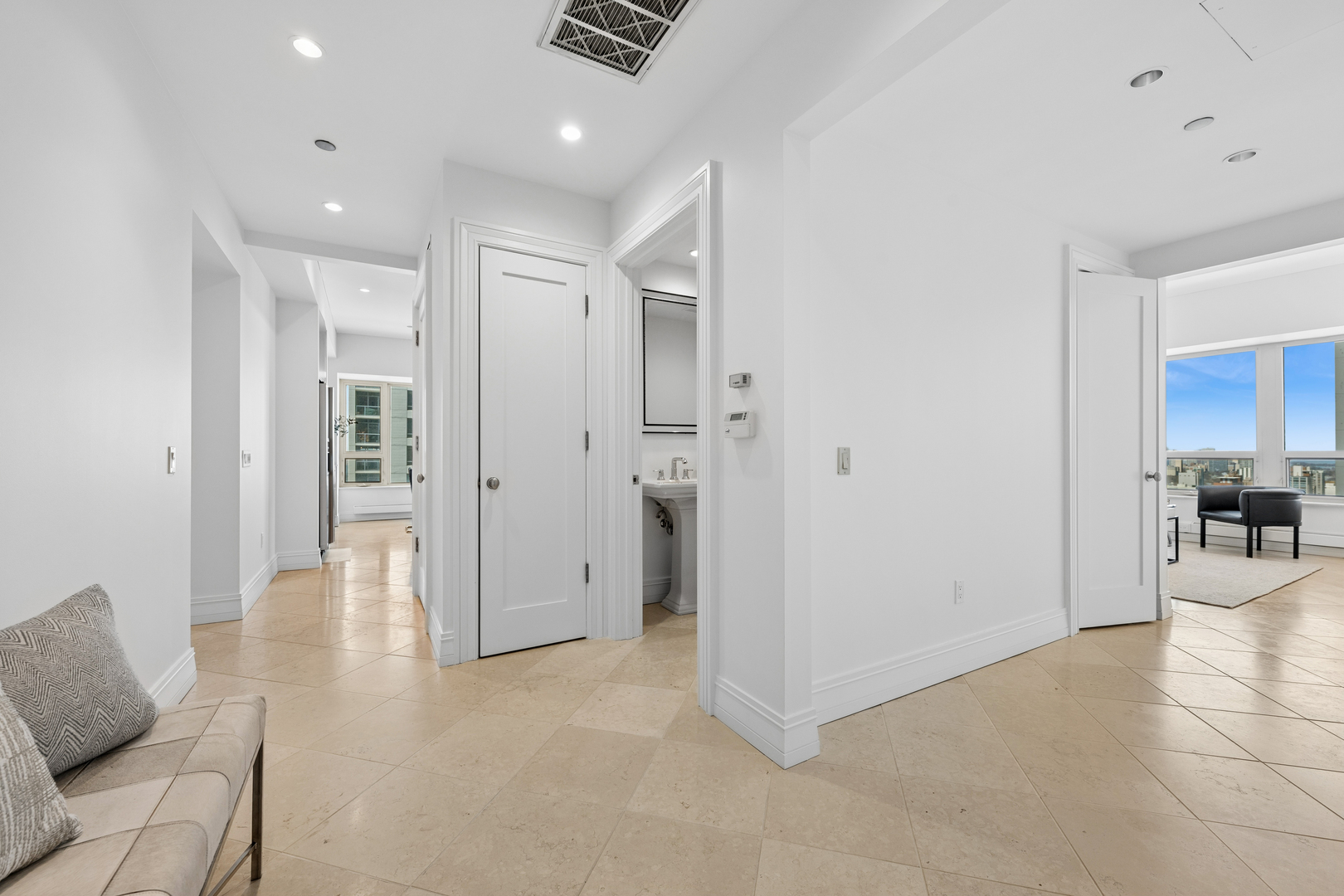 800 N MICHIGAN Avenue Unit: 3203