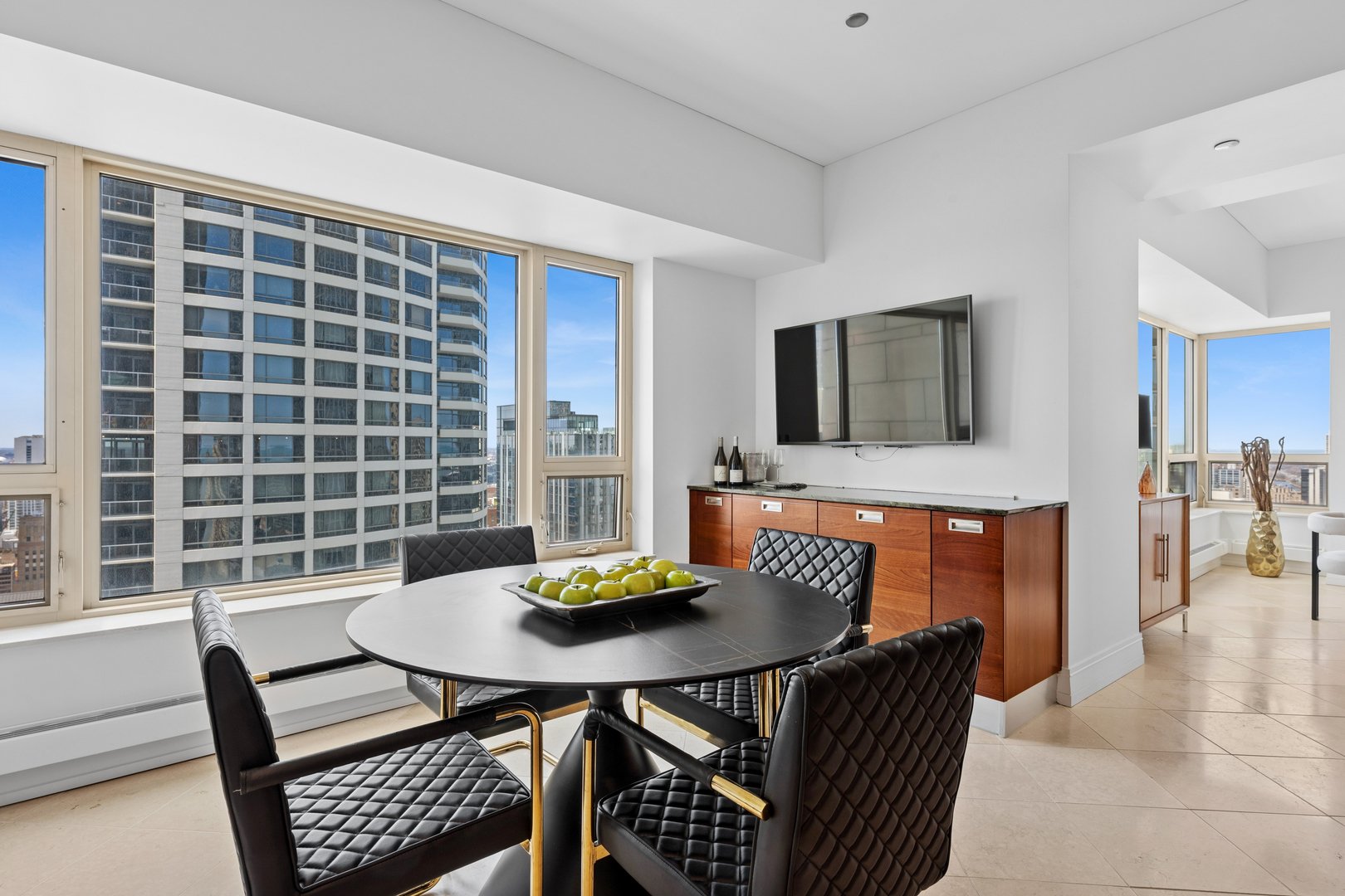 800 N MICHIGAN Avenue Unit: 3203
